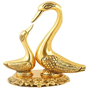 Antique gold metal kissing duck showpiece for home decor